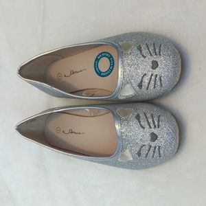 Silver Glittery Cat Face Girl's Ballet Flats